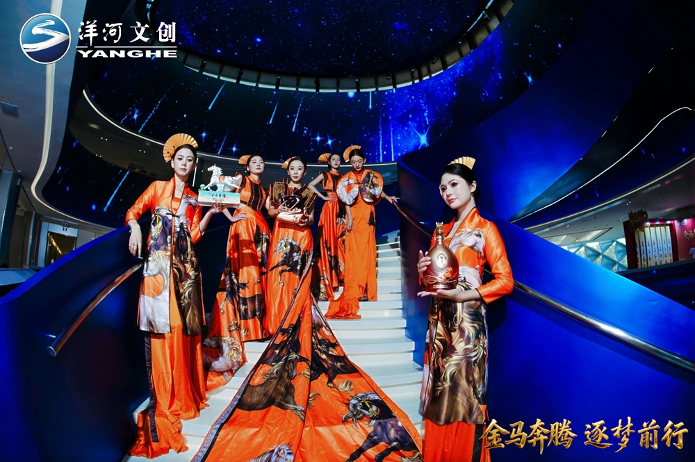 86921686.jpg 【营销速览】十二载生肖系列圆满收官,“BG大游官方网站·金马奔腾”生肖酒压轴登场9.jpg